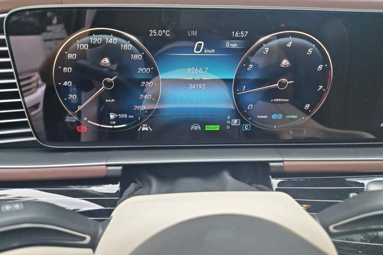 Used Mercedes-Benz GLS 2023 GLS 450 4MATIC Stylish Model Odometer Close Up