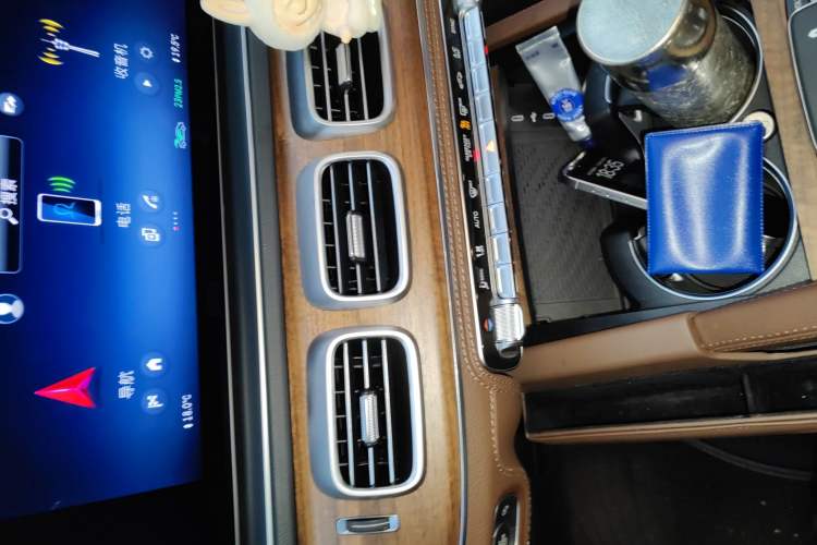 Used Mercedes-Benz GLS 2024 GLS 450 4MATIC Luxury Model Audio And AC Panel