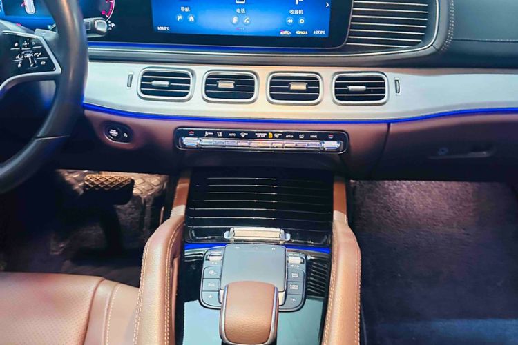 Used Mercedes-Benz GLS 2024 GLS 400 4MATIC Audio And AC Panel