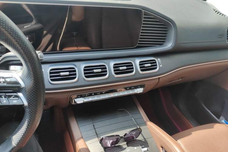Used Mercedes-Benz GLS 2024 GLS 450 4MATIC Stylish Model Audio And AC Panel