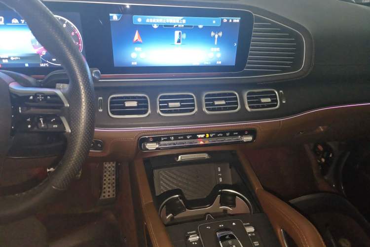 Used Mercedes-Benz GLS 2024 GLS 450 4MATIC Stylish Model Audio And AC Panel