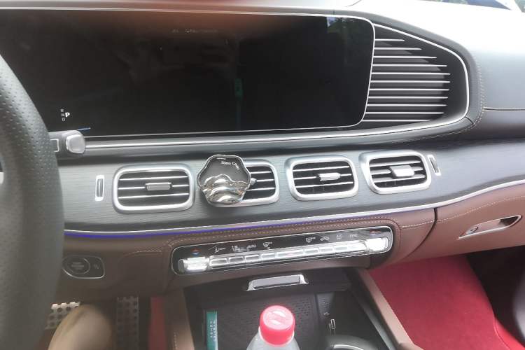 Used Mercedes-Benz GLS 2024 GLS 450 4MATIC Stylish Model Audio And AC Panel