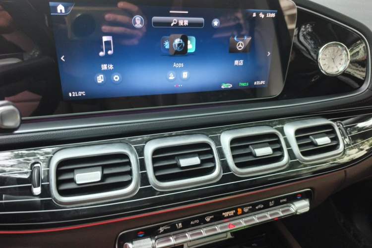 Used Mercedes-Benz GLS 2024 GLS 400 4MATIC Audio And AC Panel