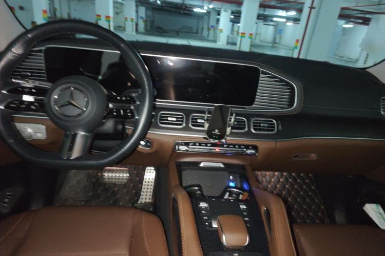 Used Mercedes-Benz GLS 2024 GLS 450 4MATIC Stylish Model Center Console