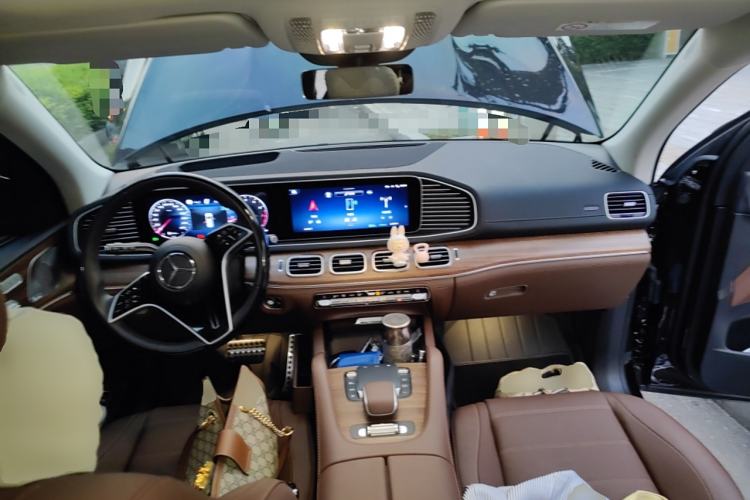 Used Mercedes-Benz GLS 2024 GLS 450 4MATIC Luxury Model Center Console