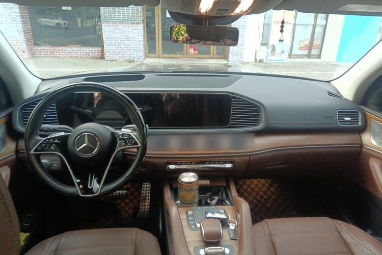 Used Mercedes-Benz GLS 2024 GLS 450 4MATIC Luxury Model Center Console