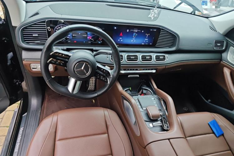 Used Mercedes-Benz GLS 2024 GLS 450 4MATIC Stylish Model Center Console