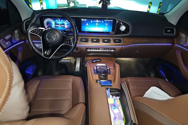 Used Mercedes-Benz GLS 2024 GLS 450 4MATIC Luxury Model Center Console