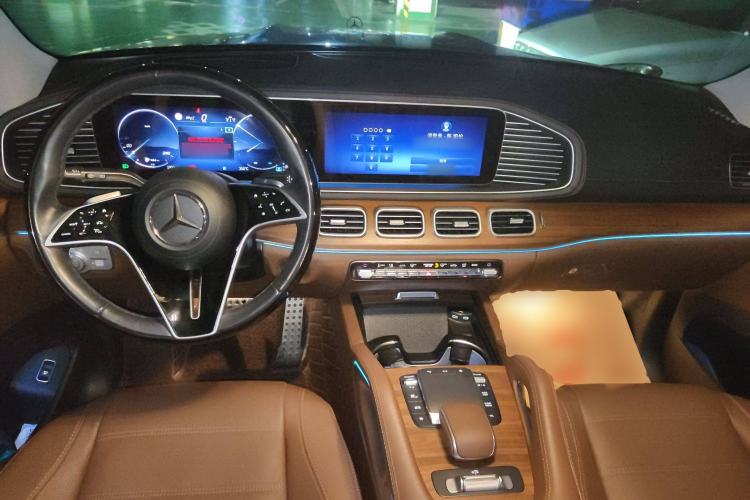 Used Mercedes-Benz GLS 2024 GLS 450 4MATIC Luxury Model Center Console