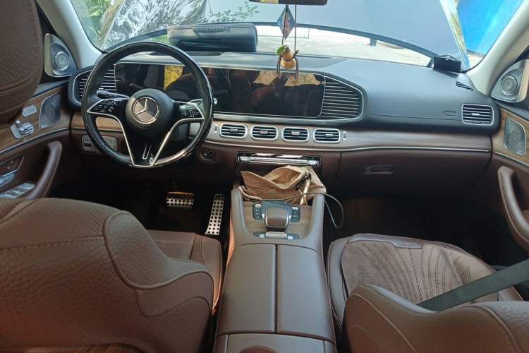 Used Mercedes-Benz GLS 2024 GLS 450 4MATIC Luxury Model Center Console