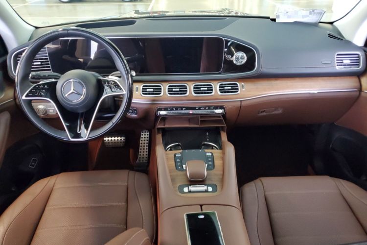 Used Mercedes-Benz GLS 2024 GLS 450 4MATIC Luxury Model Center Console