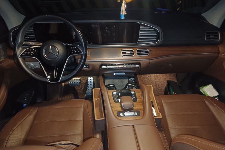 Used Mercedes-Benz GLS 2024 GLS 450 4MATIC Luxury Model Center Console