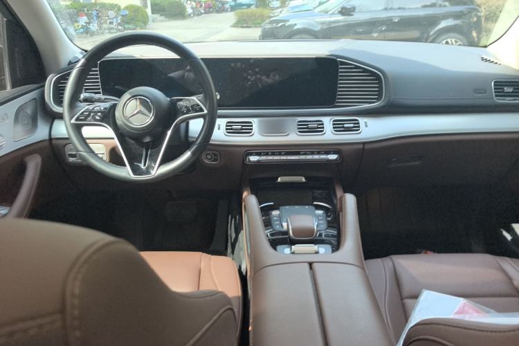 Used Mercedes-Benz GLS 2024 GLS 400 4MATIC Center Console