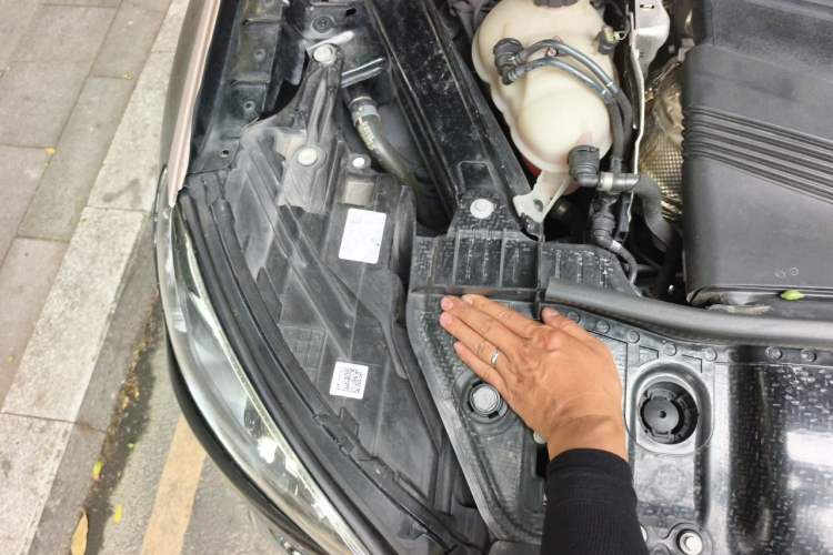 Used Mercedes-Benz GLS 2024 GLS 400 4MATIC Engine Bay Right