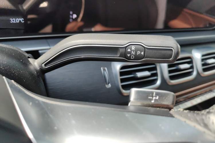 Used Mercedes-Benz GLS 2024 GLS 450 4MATIC Stylish Model Gear Lever