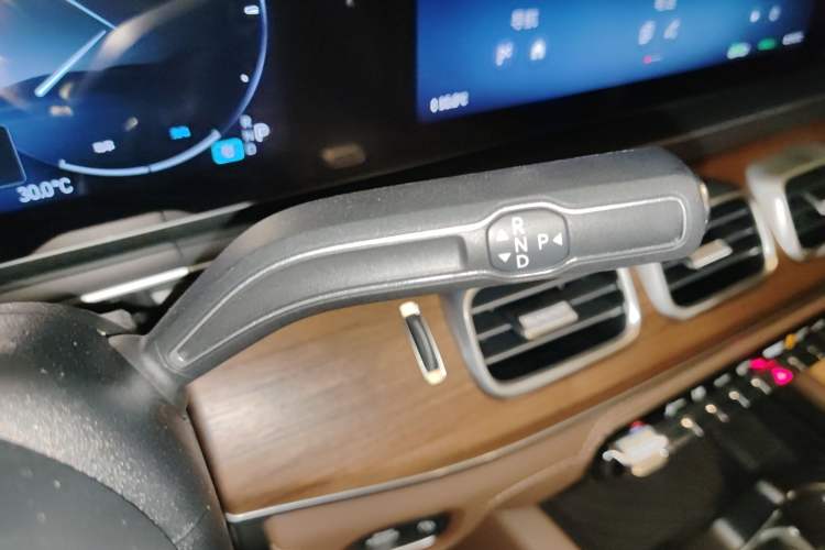 Used Mercedes-Benz GLS 2024 GLS 450 4MATIC Luxury Model Gear Lever
