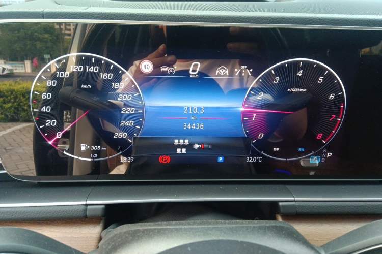 Used Mercedes-Benz GLS 2024 GLS 450 4MATIC Luxury Model Instrument Cluster