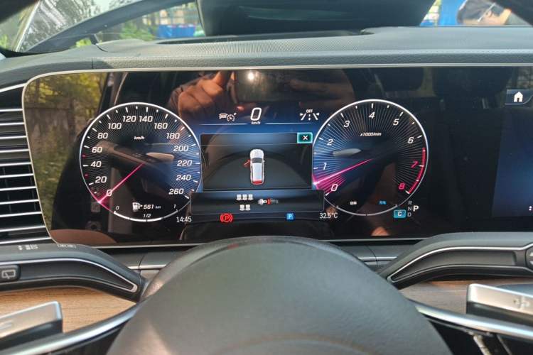 Used Mercedes-Benz GLS 2024 GLS 450 4MATIC Luxury Model Instrument Cluster