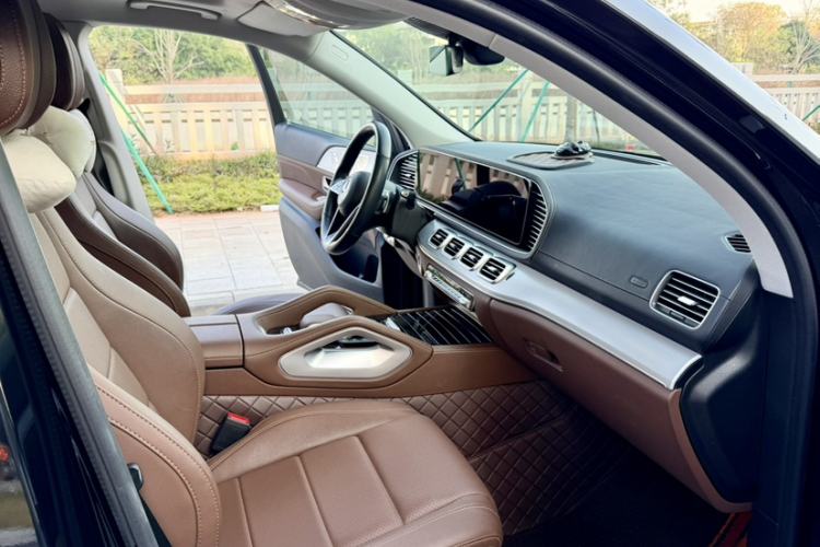 Used Mercedes-Benz GLS 2024 GLS 400 4MATIC Interior 5