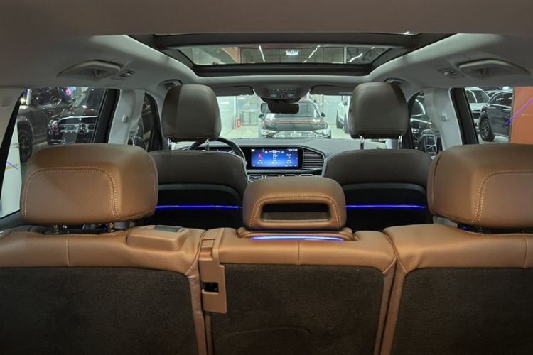 Used Mercedes-Benz GLS 2024 GLS 450 4MATIC Stylish Model Interior 9