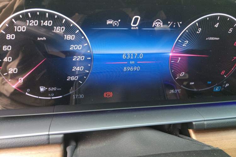 Used Mercedes-Benz GLS 2024 GLS 450 4MATIC Luxury Model Odometer Close Up