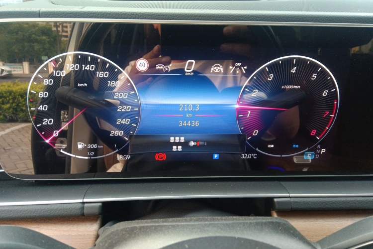 Used Mercedes-Benz GLS 2024 GLS 450 4MATIC Luxury Model Odometer Close Up