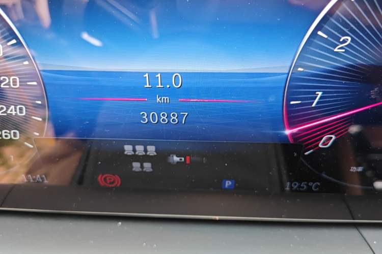 Used Mercedes-Benz GLS 2024 GLS 450 4MATIC Stylish Model Odometer Close Up