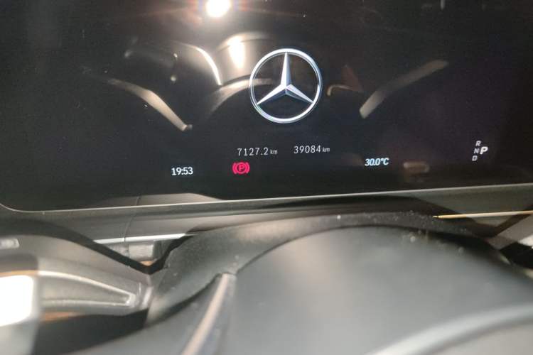 Used Mercedes-Benz GLS 2024 GLS 450 4MATIC Luxury Model Odometer Close Up