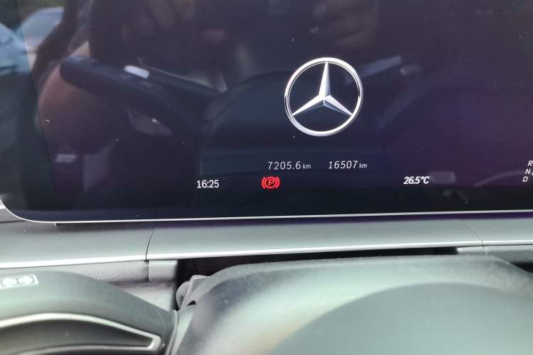 Used Mercedes-Benz GLS 2024 GLS 450 4MATIC Stylish Model Odometer Close Up