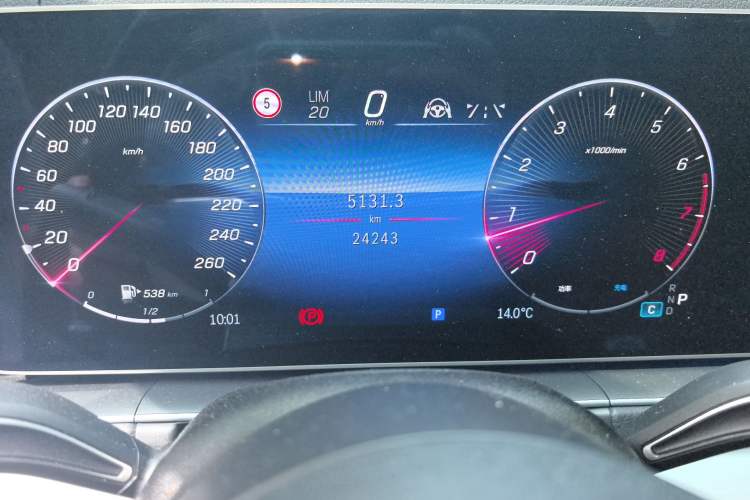 Used Mercedes-Benz GLS 2024 GLS 400 4MATIC Odometer Close Up