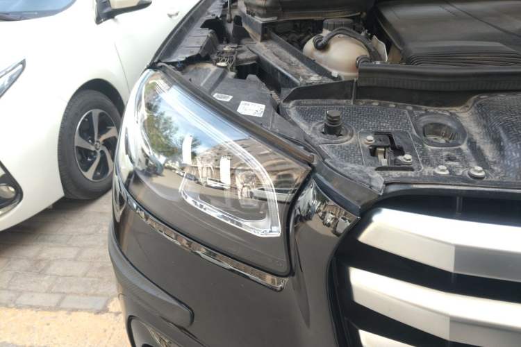 Used Mercedes-Benz GLS 2024 GLS 450 4MATIC Luxury Model Right Front Headlight