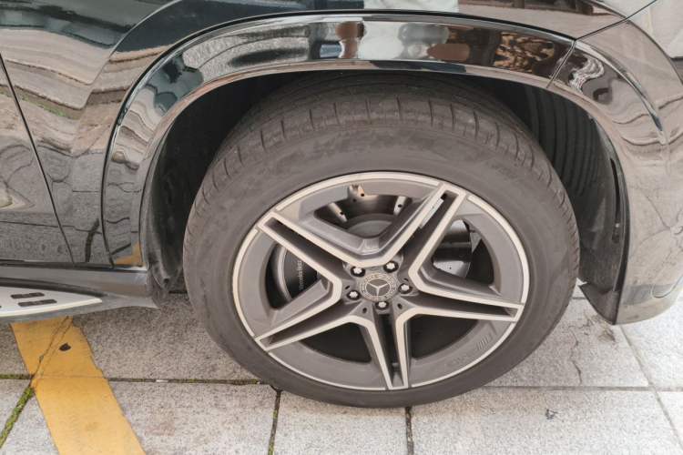 Used Mercedes-Benz GLS 2024 GLS 450 4MATIC Stylish Model Right Front Wheel Hub