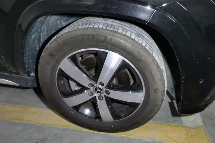 Used Mercedes-Benz GLS 2024 GLS 450 4MATIC Dynamic Edition Right Front Wheel Hub