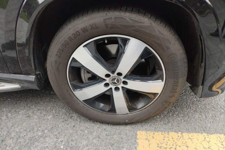Used Mercedes-Benz GLS 2024 GLS 450 4MATIC Dynamic Edition Right Front Wheel Hub