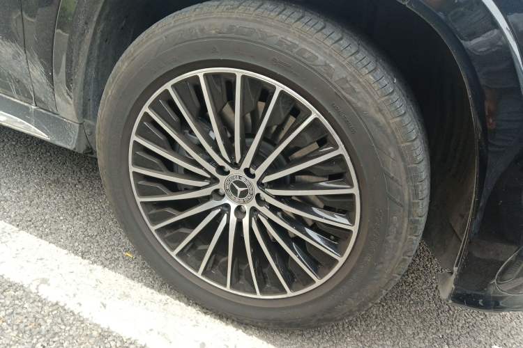 Used Mercedes-Benz GLS 2024 GLS 450 4MATIC Dynamic Edition Right Front Wheel Hub
