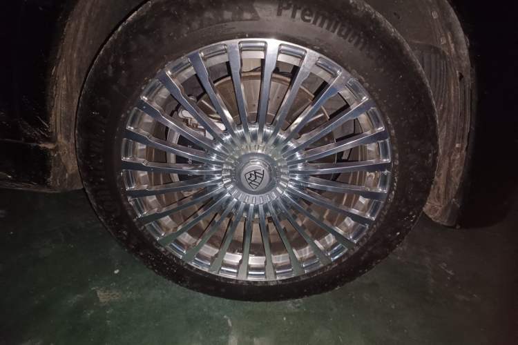 Used Mercedes-Benz GLS 2024 GLS 450 4MATIC Luxury Model Right Front Wheel Hub