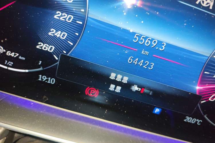 Used Mercedes-Benz GLS 2024 GLS 450 4MATIC Stylish Model Odometer Close Up