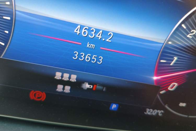Used Mercedes-Benz GLS 2024 GLS 450 4MATIC Stylish Model Odometer Close Up
