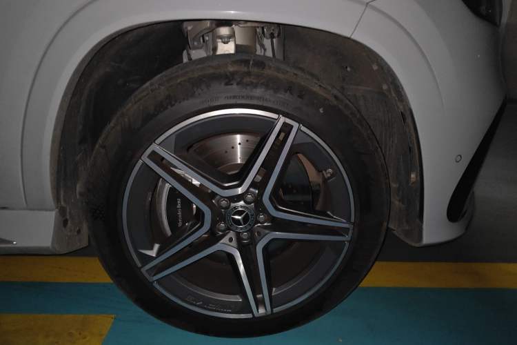 Used Mercedes-Benz GLS 2024 GLS 450 4MATIC Stylish Model Right Front Wheel Hub