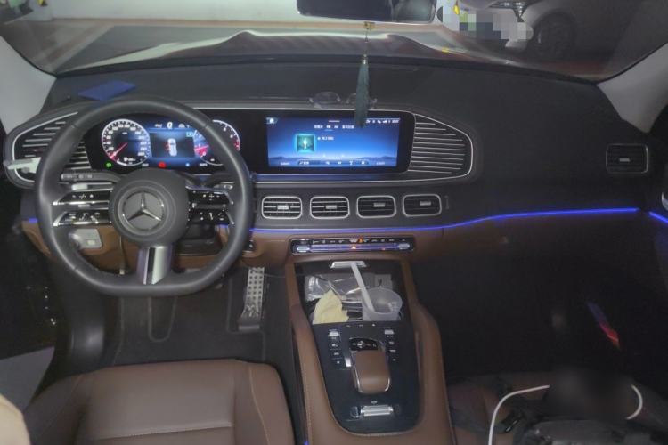 Used Mercedes-Benz GLS 2025 GLS 450 4MATIC Fashion Model Center Console