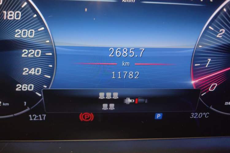 Used Mercedes-Benz GLS 2025 GLS 450 4MATIC Fashion Model Odometer Close Up