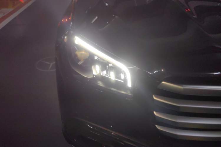 Used Mercedes-Benz GLS 2025 GLS 450 4MATIC Fashion Model Right Front Headlight