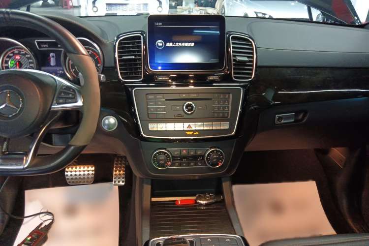 Used Mercedes-Benz GLS AMG 2017 AMG GLS 63 4MATIC Audio And AC Panel