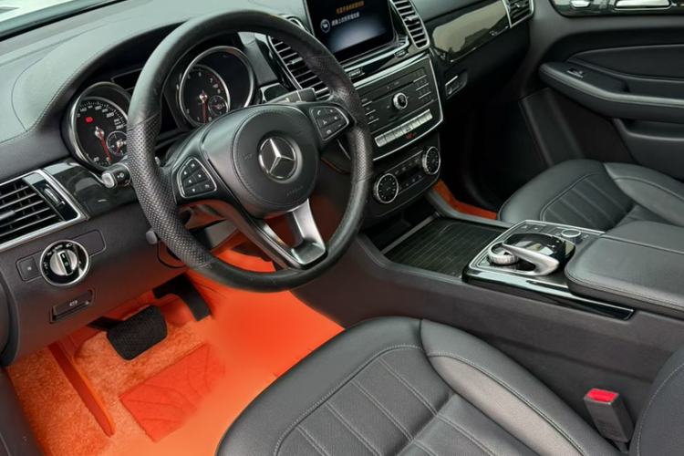 Used Mercedes-Benz GLS-Class  Interior 2