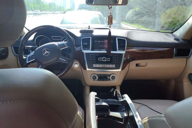Used Mercedes-Benz GLS-Class  Center Console