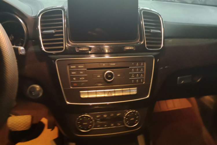 Used Mercedes-Benz GLS-Class 2016 GLS 450 Middle East version Audio And AC Panel