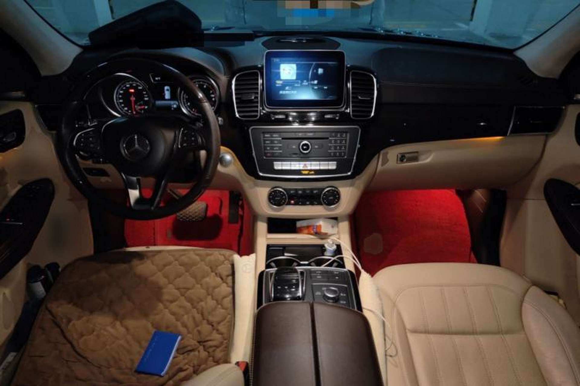 Used Mercedes-Benz GLS-Class 2016 GLS 450 Middle East version Center Console