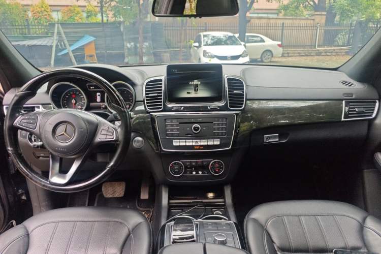 Used Mercedes-Benz GLS-Class  Center Console