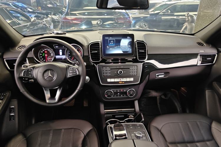 Used Mercedes-Benz GLS-Class  Center Console