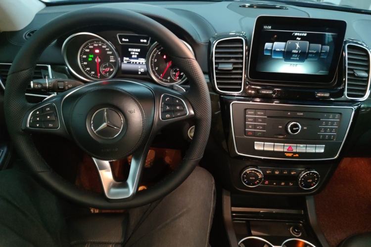 Used Mercedes-Benz GLS-Class 2016 GLS 450 U.S. specification Center Console